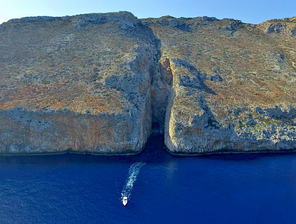 MENIES BAY - CHOIRONISIA BAY