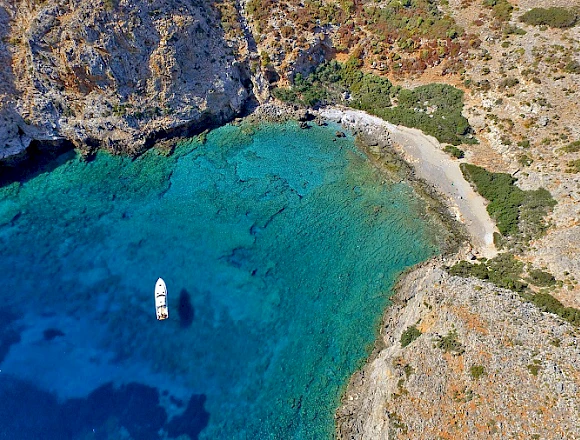 MENIES BAY - CHOIRONISIA BAY