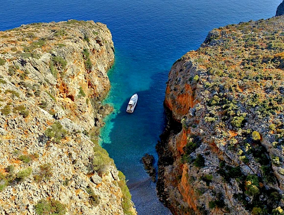MENIES BAY - CHOIRONISIA BAY