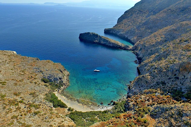 Menies Bay - Choironisia Bay - Yacht Tours