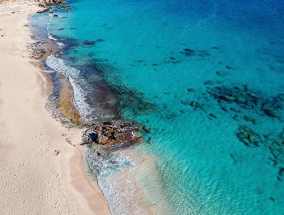 ΕXPLORE HIDDEN BEACHES