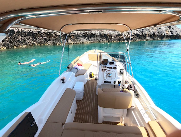 MENIES BEACH AND HIRONISIA BAY CRUISE