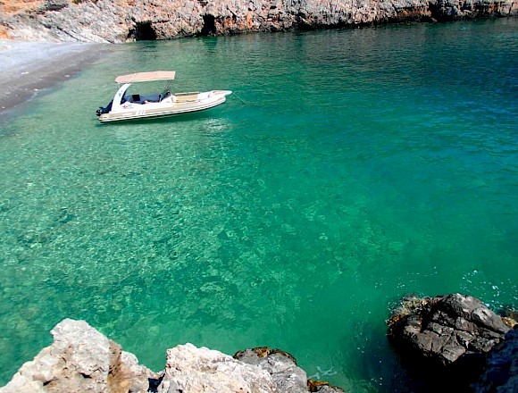 MENIES BEACH AND HIRONISIA BAY CRUISE